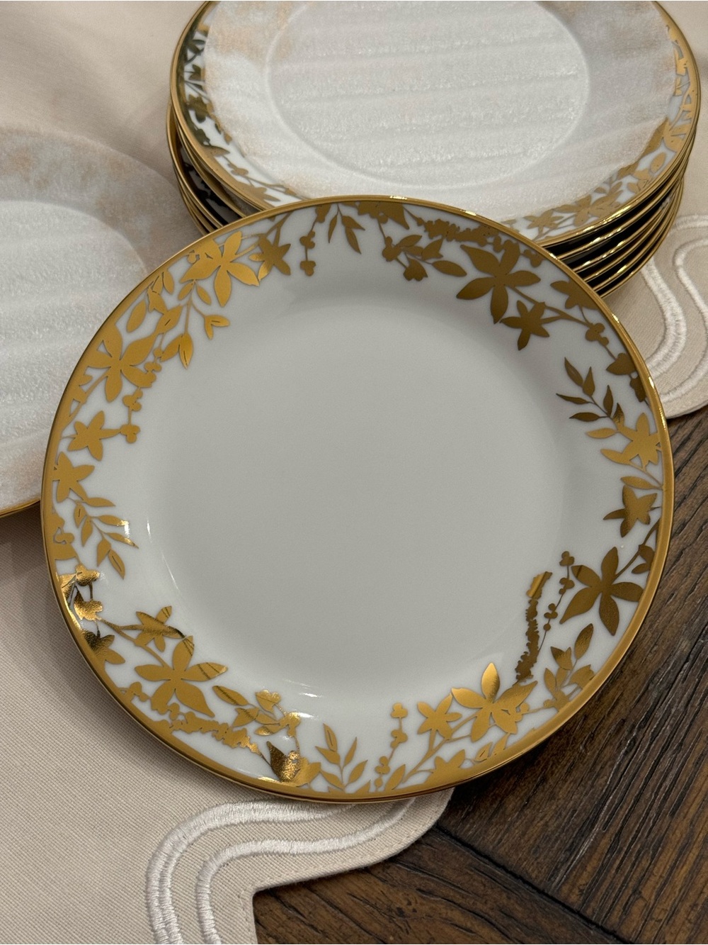 Ciroa C9A40 salad plates featuring a gold flowers Set of 4